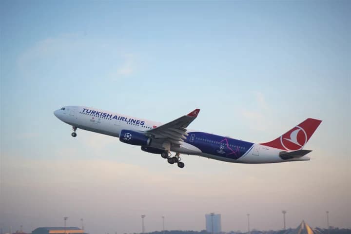 La UEFA Champions League estrenó su propio avión temático de la mano de Turkish Airlines