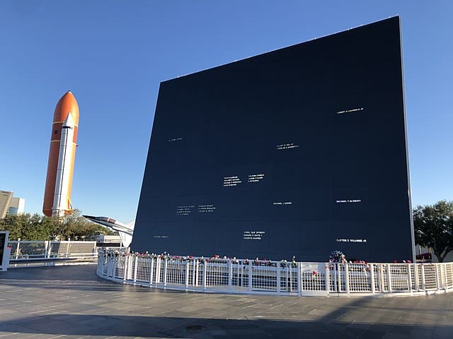 image transbordador espacial Columbia NASA memorial transbordador espacial columbia