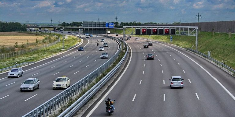 Alemania empezará a probar carreteras con carga inalámbrica para coches eléctricos