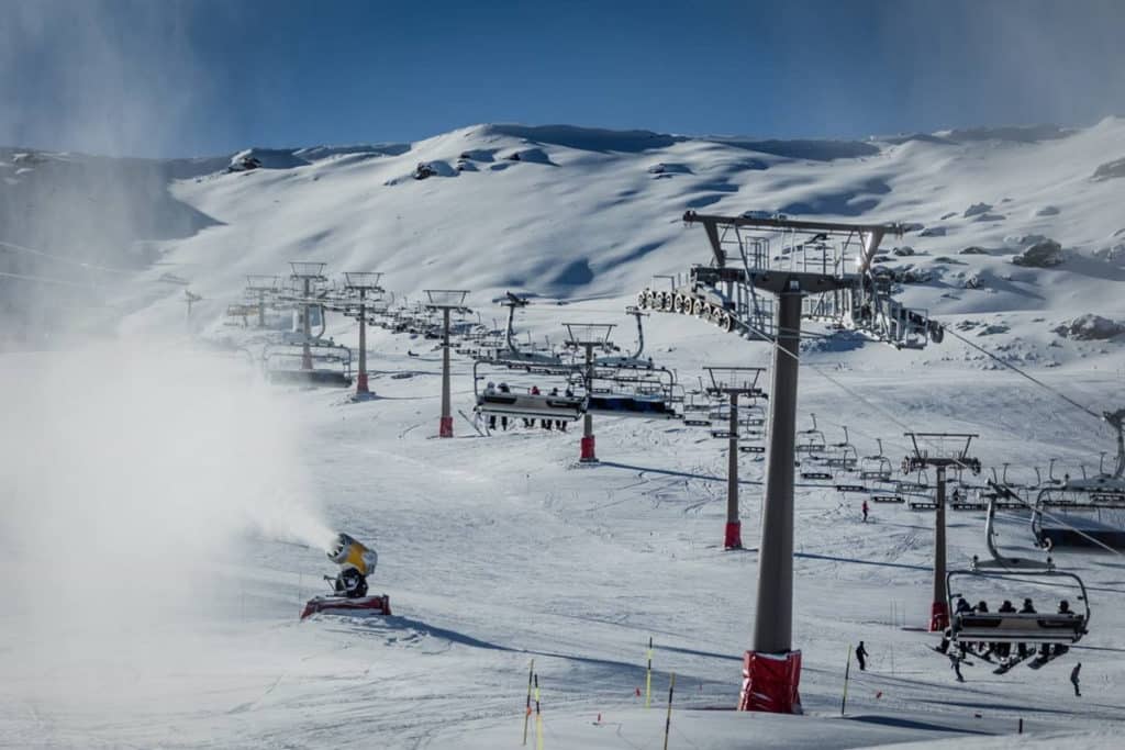 España: Las principales estaciones de esquí se ven obligadas a cerrar por falta de nieve debido a las altas temperaturas