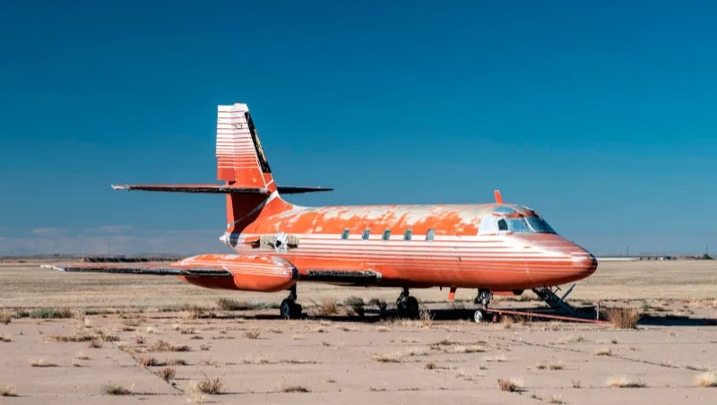 [FOTOS] Así luce el avión privado de Elvis Presley que estuvo 40 años abandonado en el desierto-1