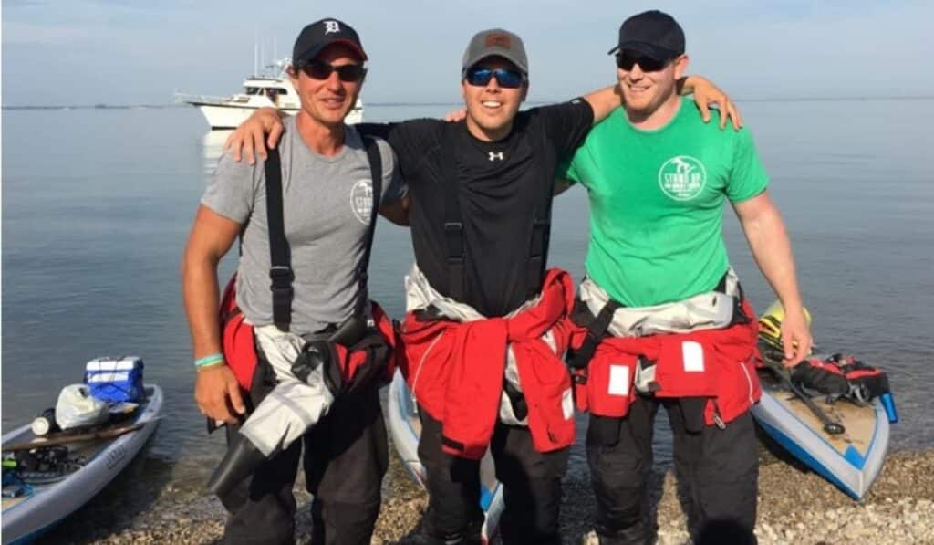 Tres amigos cruzarán el lago Ontario en tablas de paddle surf: realizarán un trayecto de 65 millas en 24 horas