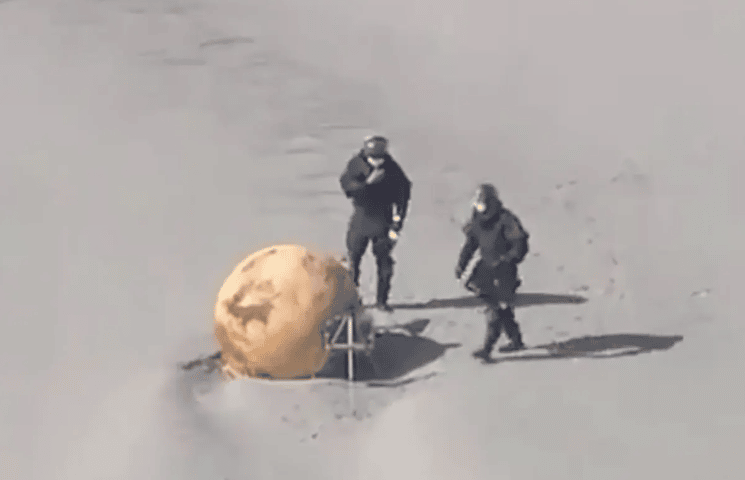 pelota en playa de japón