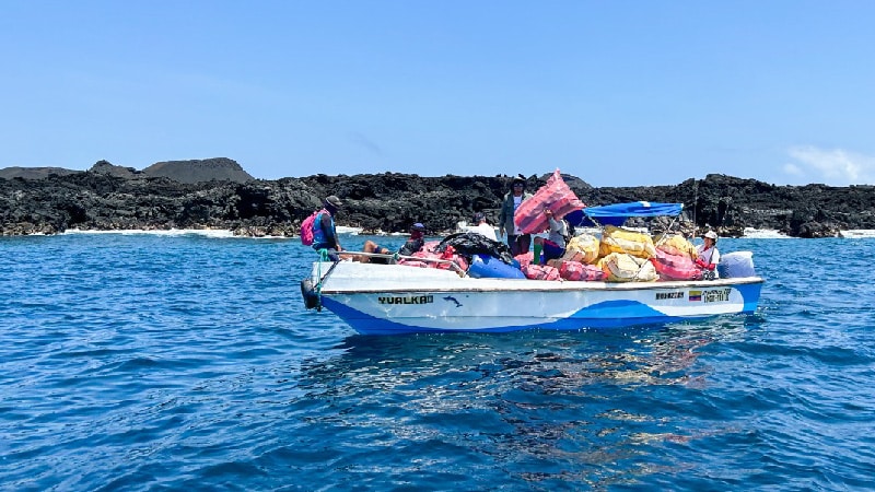 retiran-desechos-de-islas-galapagos