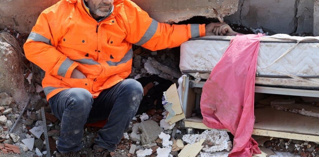 image hija fallecida terremoto en turquia siria victimas fatales 3