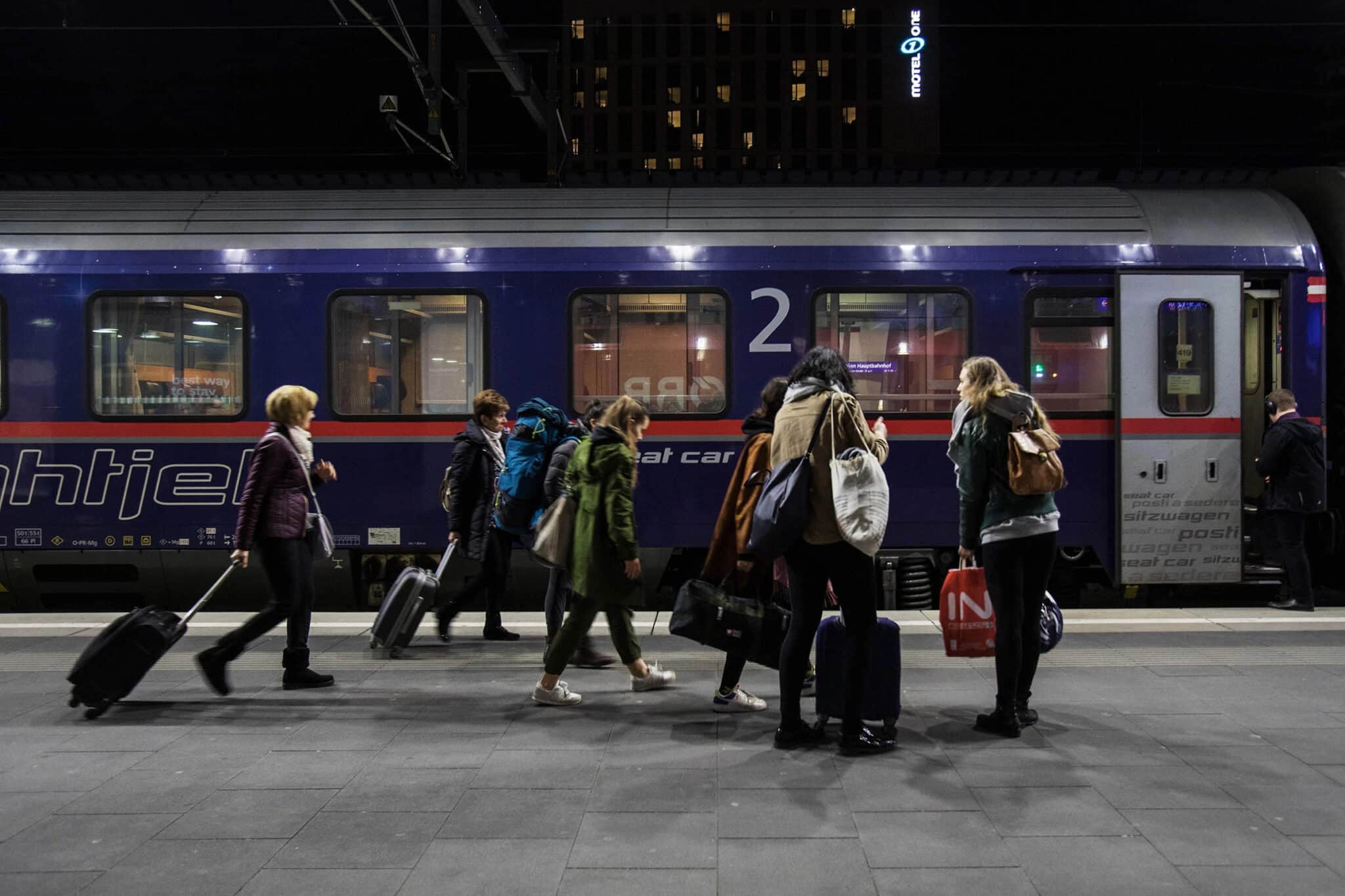 A partir de 2025 este nuevo tren nocturno para viajar de Barcelona a Ámsterdam promete paradas en increíbles destinos