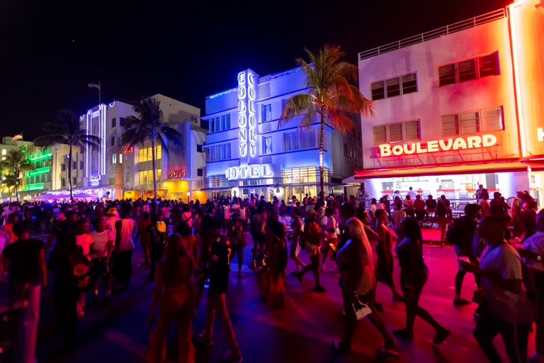 Declaran toque de queda en Miami Beach ante la llegada del Spring Break