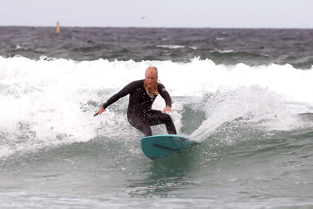 image nuevo récord mundial Surfeo durante 40 horas y batio un nuevo record mundial la increible hazana del australiano Blake Johnston 1