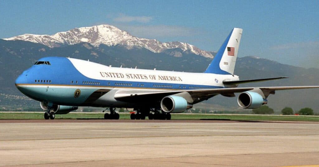 Así serán los colores del nuevo avión Air Force One que transporta al presidente de Estados Unidos