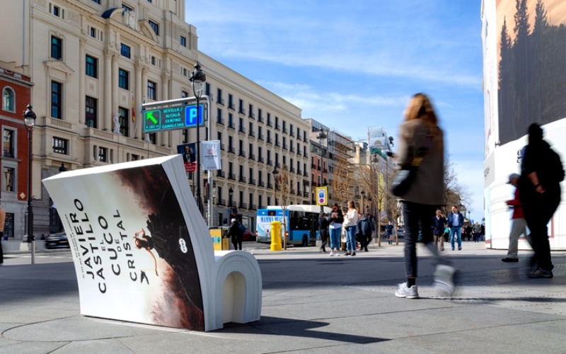 image calles de Madrid las calles de madrid bancos libros 1