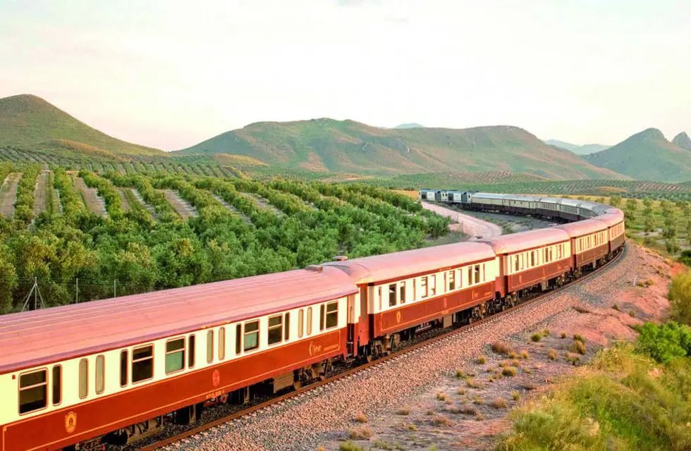 image trenes turísticos de lujo de España image 2023 04 10T145604.700