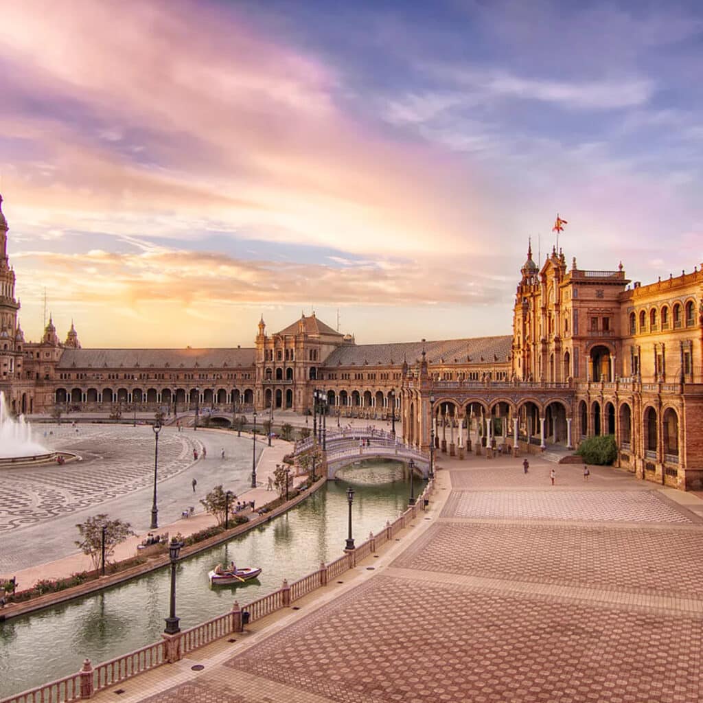 La Plaza España de Sevilla es distinguida como la más linda de Europa según viajeros de Lonely Planet