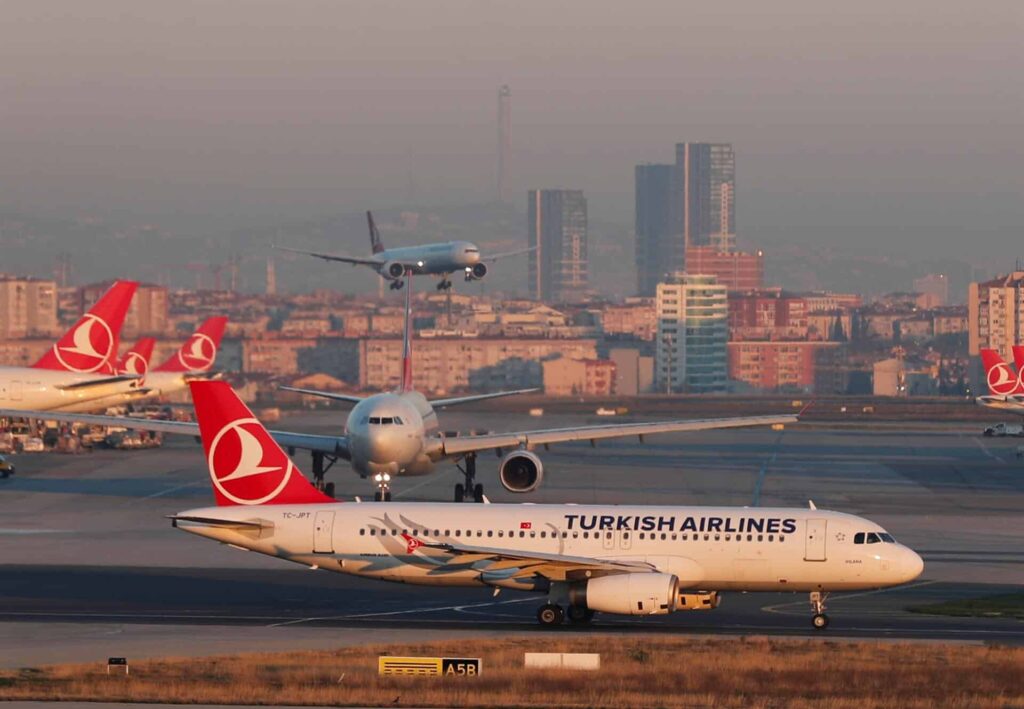 image Turkish Airlines Turkish airlines evacua personas tras terremoto en turquia y siria 3