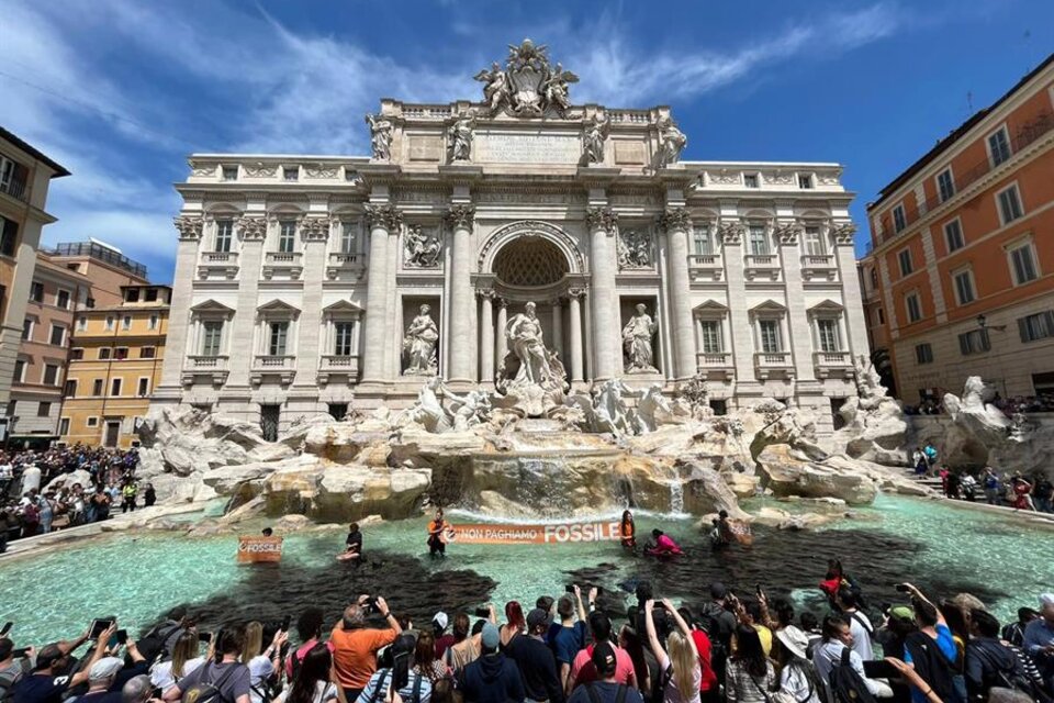 activistas-climaticos-fontana-di-trevi-1