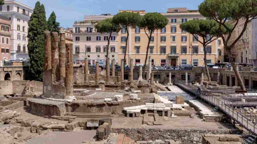 image área sagrada de Largo Argentina Roma abre area sagrada julio cesar 2