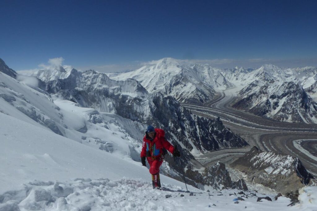 Una alpinista de 55 años se convierte en la primera mujer de Suiza en ascender los 14 picos de más de 8.000 metros