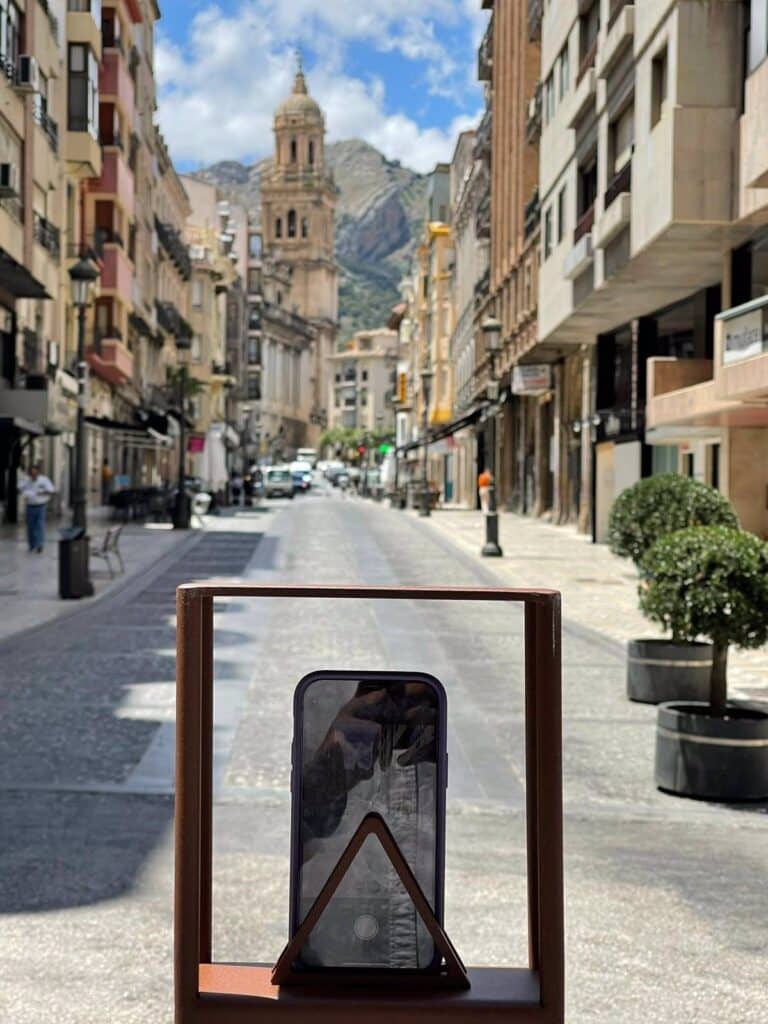 Andalucía: Un Ayuntamiento instala tres postes turísticos para facilitar la toma de selfies en lugares emblemáticos