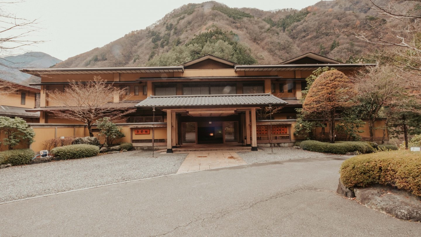 nishiyama_onsen_keiunkan_front