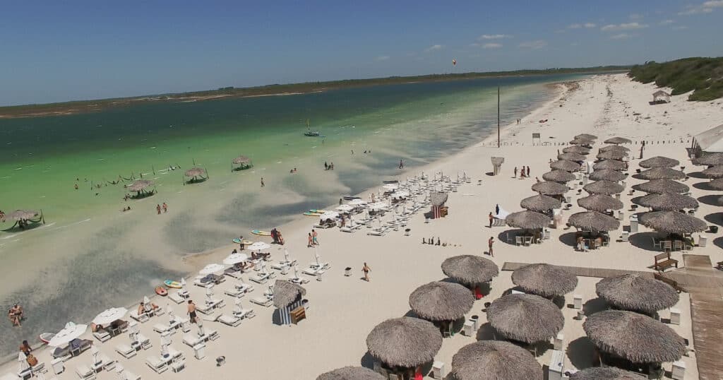 image mejores playas para conocer en Jericoacoara Lagoa Paraiso Jericoacoara CE Foto Jade Queiroz MTUR