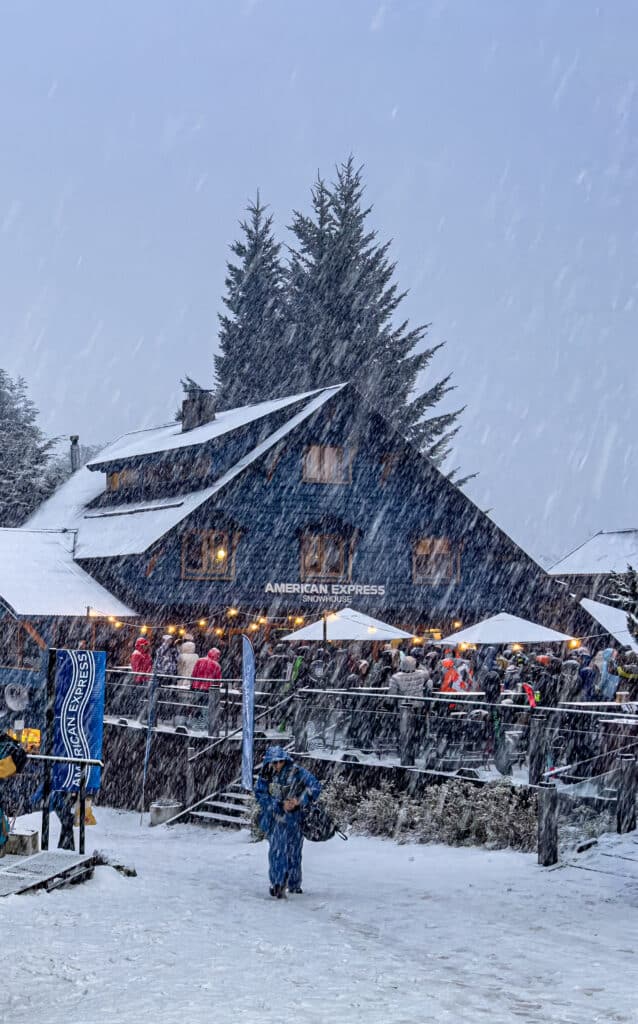 image bajada de antorchas Ushuaia celebra el comienzo del invierno Asi se vivio la tradicional primera bajada de antorchas de la temporada 2