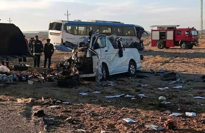 Un autobús que se dirigía a una boda protagonizó un trágico accidente en una carretera del sur de Egipto