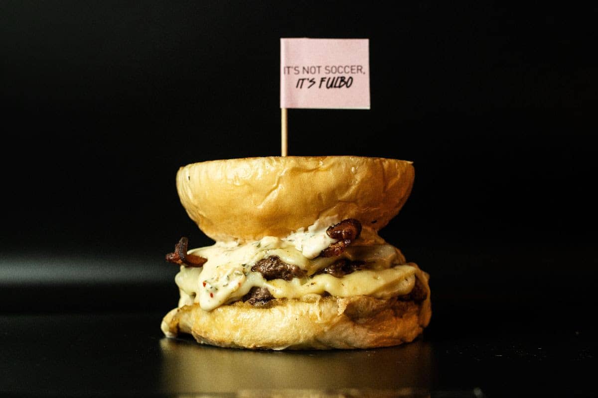 Messy-Burger-hamburguesa-exclusiva-Messi-Inter-de-Miami-1