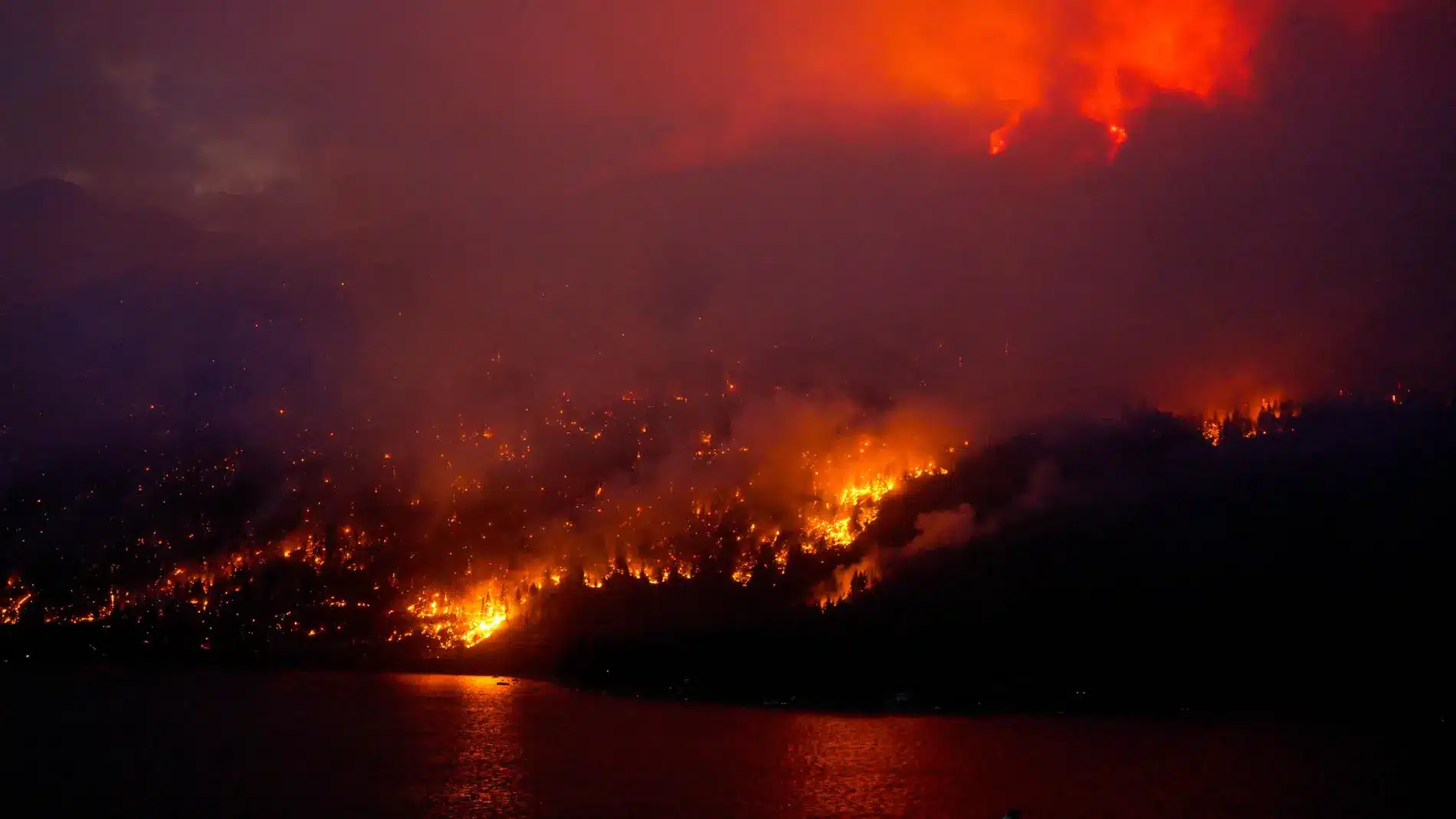 graves-peligrosos-incendios-canada_98