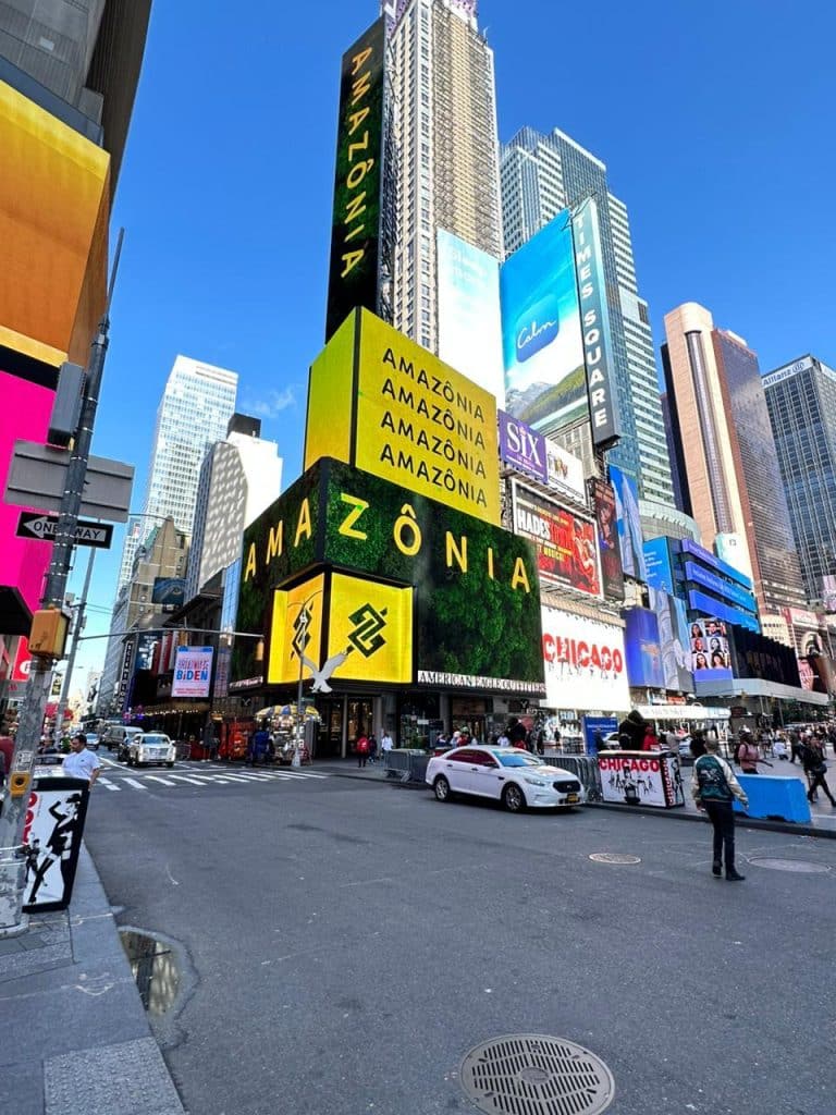 image Times Square america latina en times square 2