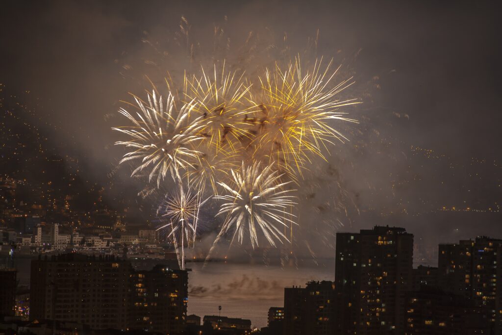 Año Nuevo 2024 en Valparaíso: transporte gratis, descuentos exclusivos y un show de fuegos artificiales frente a la costa del océano Pacífico