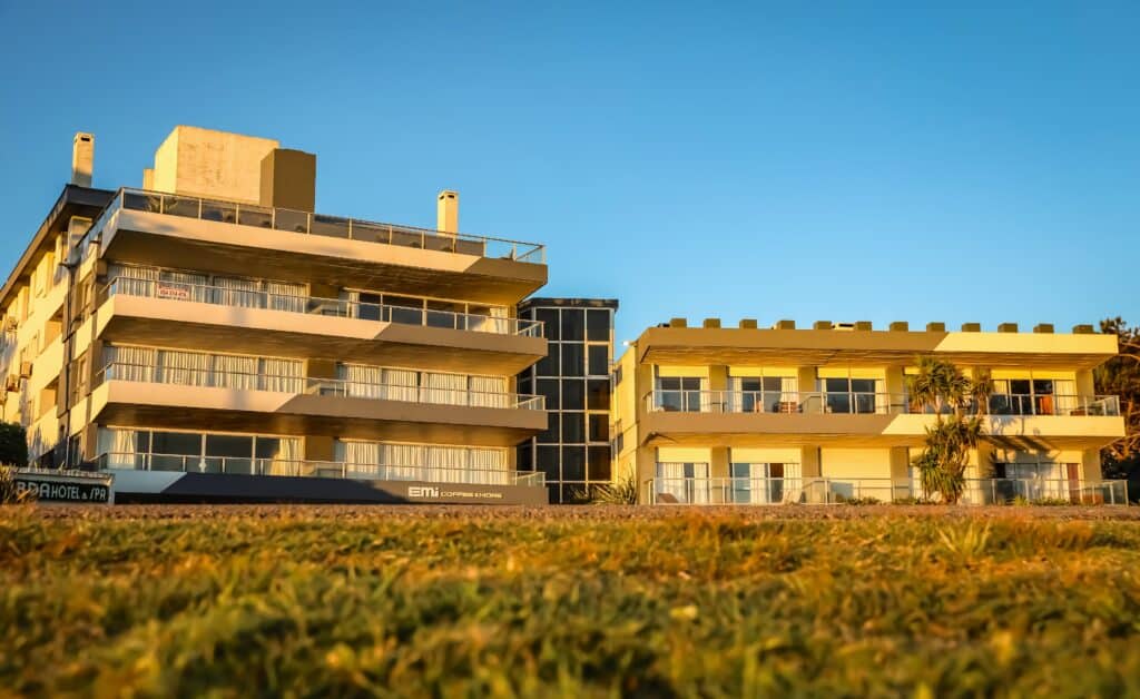 Verano en Punta del Este: Este hotel ofrece una experiencia de naturaleza, gastronomía y relax frente a Playa Mansa