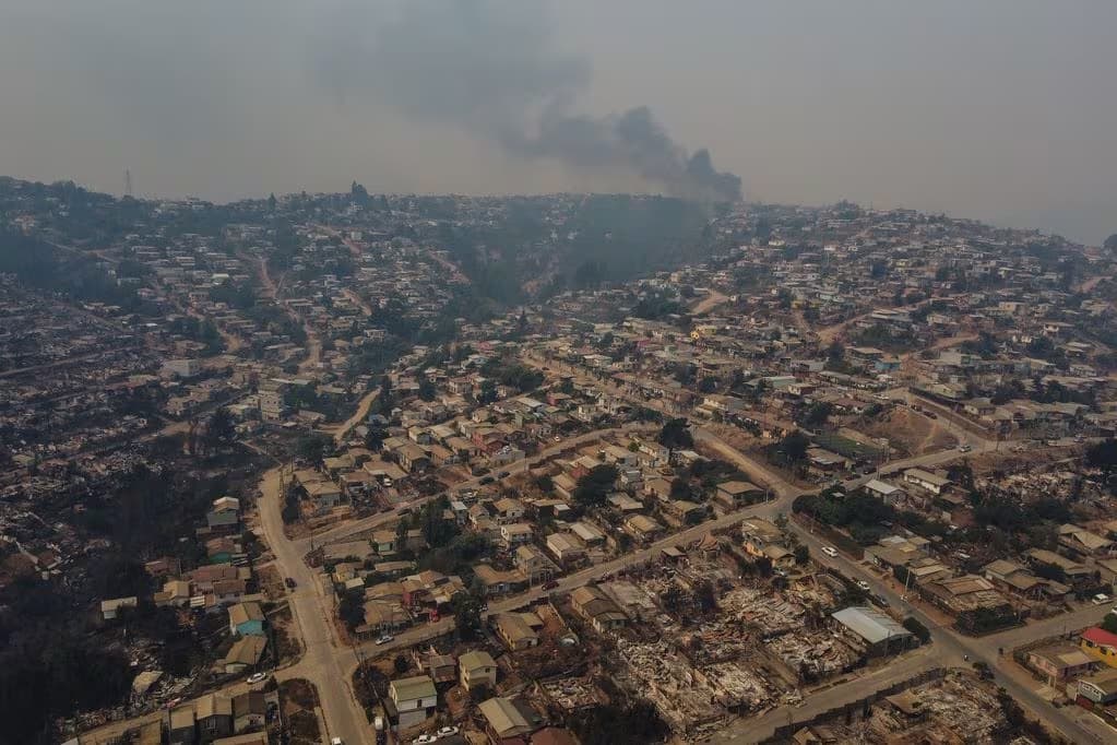 Las autoridades de turismo en Chile se pronuncian sobre los incendios que afectan a la región de Valparaíso-1