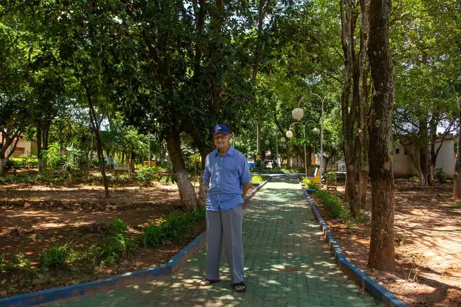 image jubilado de 84 anos transforma terreno baldio en una grandiosa plaza con frutales 20220220 El Horticultor 2.jpg