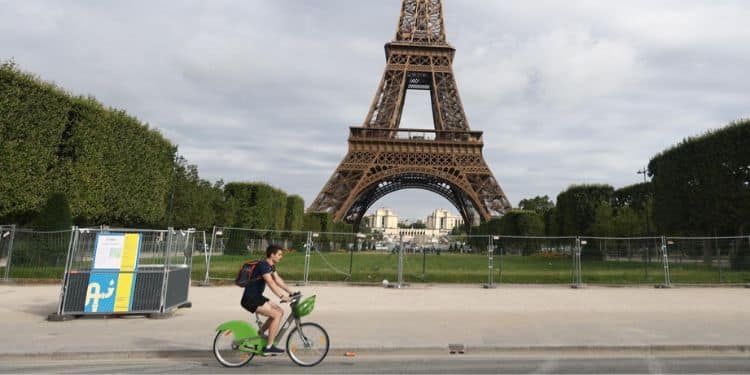 playground-la-bicicleta-supera-al-auto-como-medio-de-transporte-en-paris-2024-1