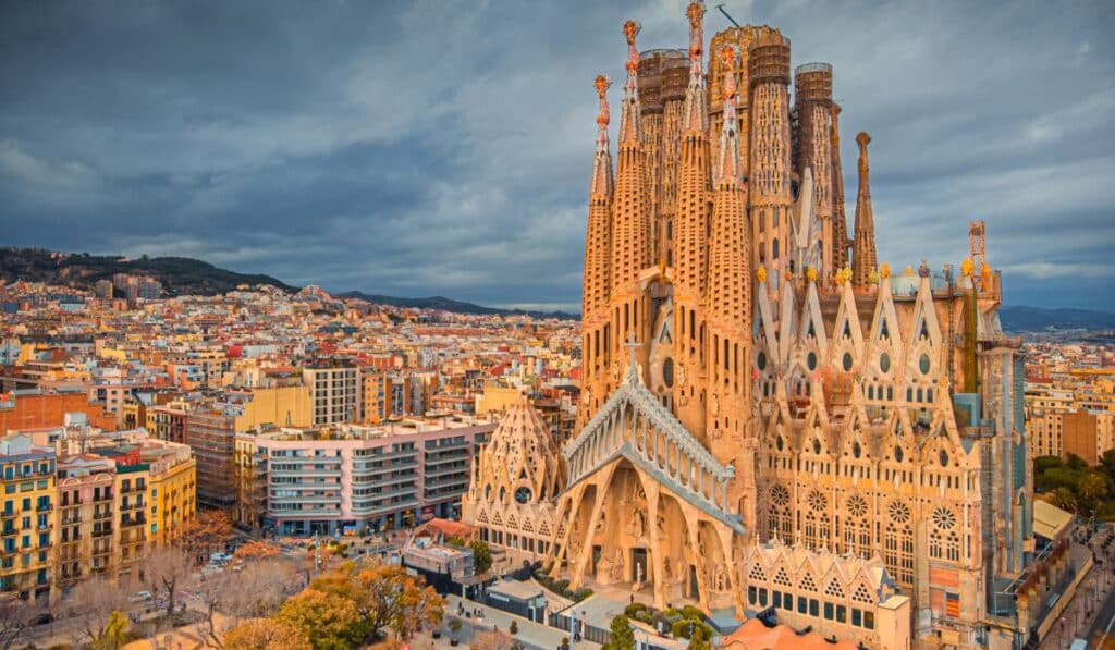 image viajes en crucero por Asia 20 mejores visitas culturales para hacer en barcelona 2024 turismo espana