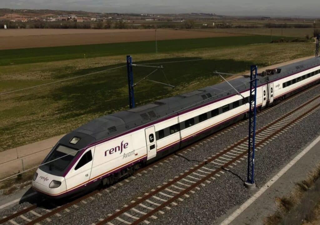 Renfe lanza billetes a 7 euros a destinos como Madrid, Barcelona, Valencia, Sevilla o Pamplona 