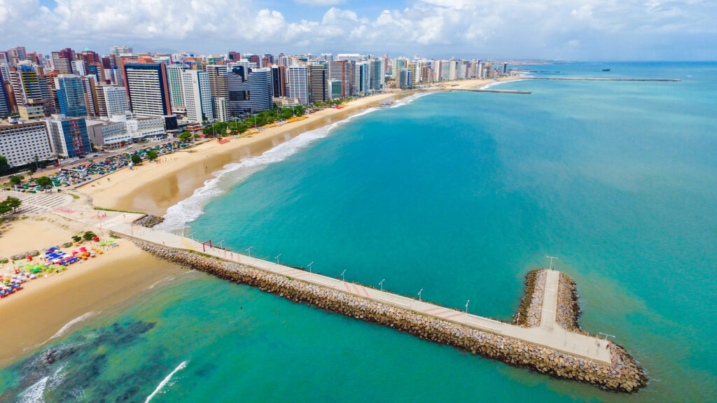 image playas para practicar kitesurf en Brasil 2 PRAIA DO MEIRELES FORTALEZA CE FOTO JADE QUEIROZ MTUR 1