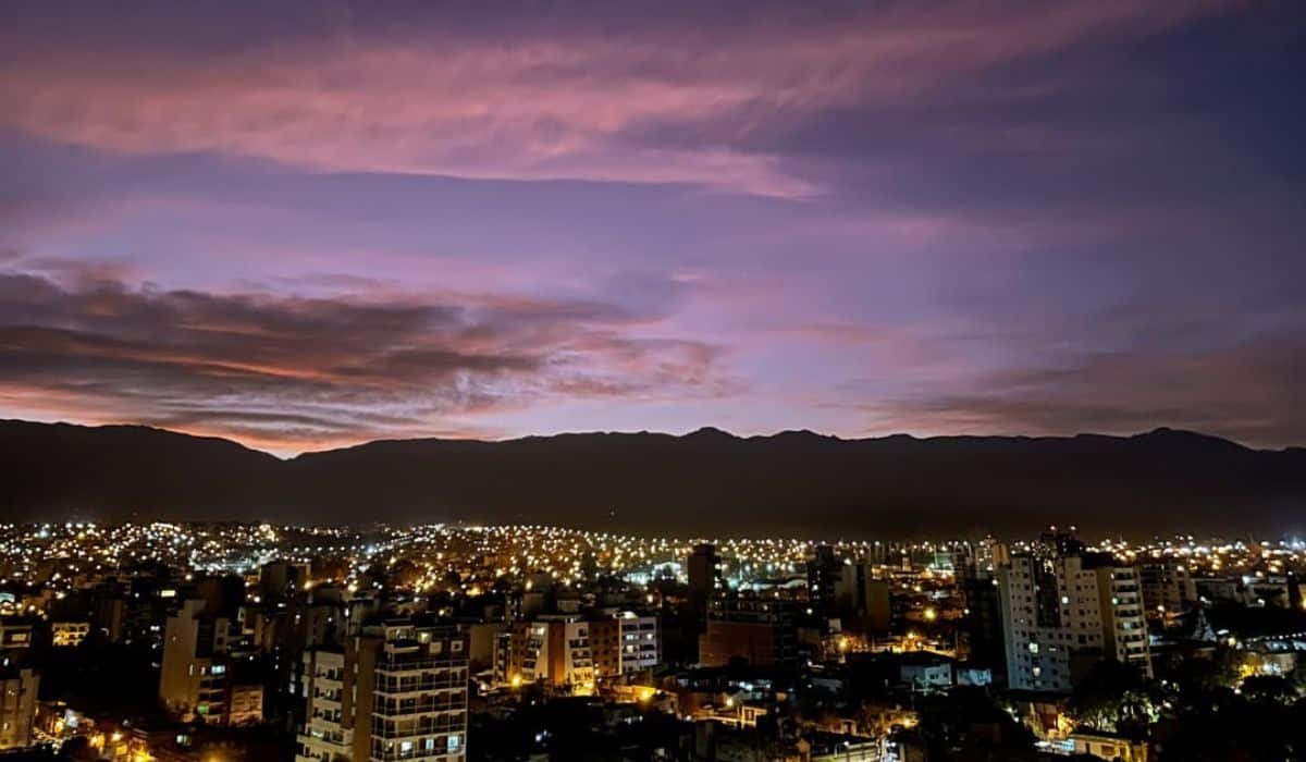 Uno de los rooftops más lindos de Salta estrena propuesta gastronómica para disfrutar del atardecer con vistas 360°-1