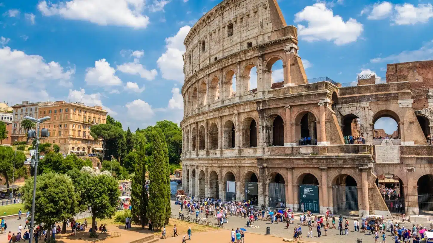 colosseum-daylight-rome-italy