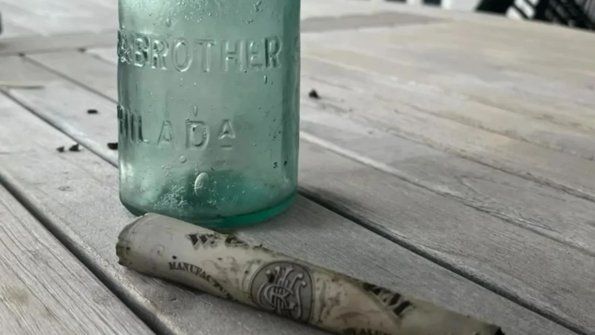 Descubrió el mensaje más antiguo del mundo en una botella de 1876 mientras caminaba por la costa