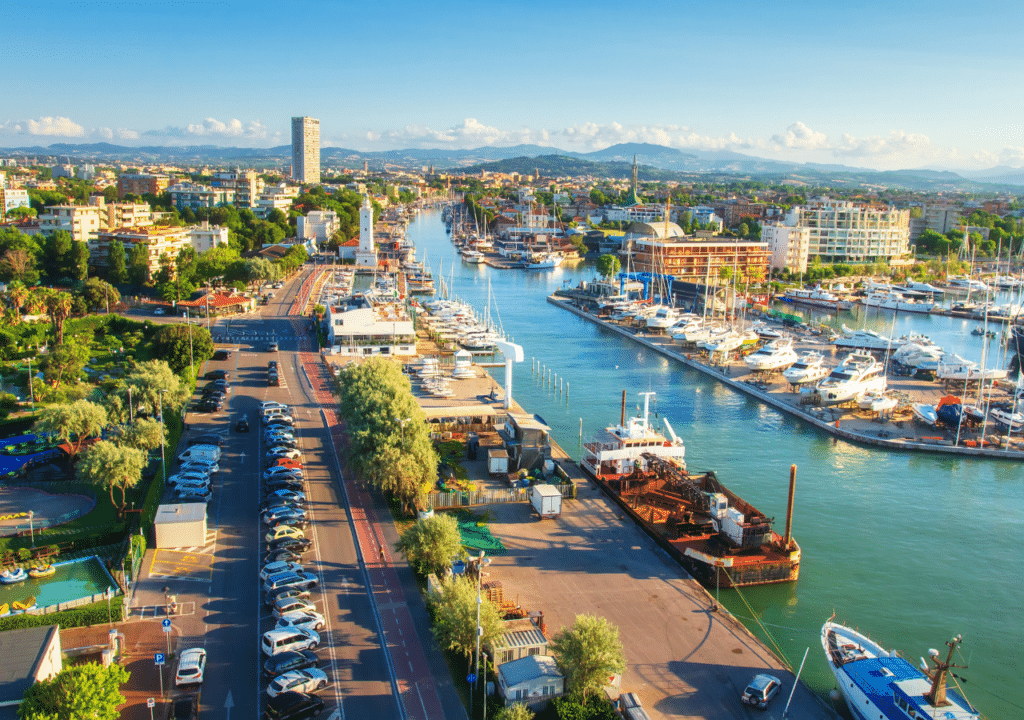 Qué ver en la Riviera Adriática italiana, donde el encanto del Mediterráneo se luce junto a grandes experiencias culturales