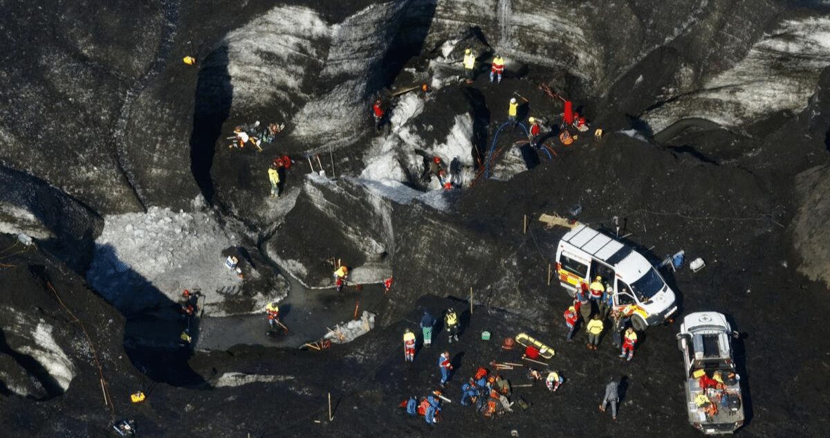 turista-muere-y-otro-resulta-herido-tras-derrumbe-de-una-cueva-de-hielo-en-glaciar-de-islandia