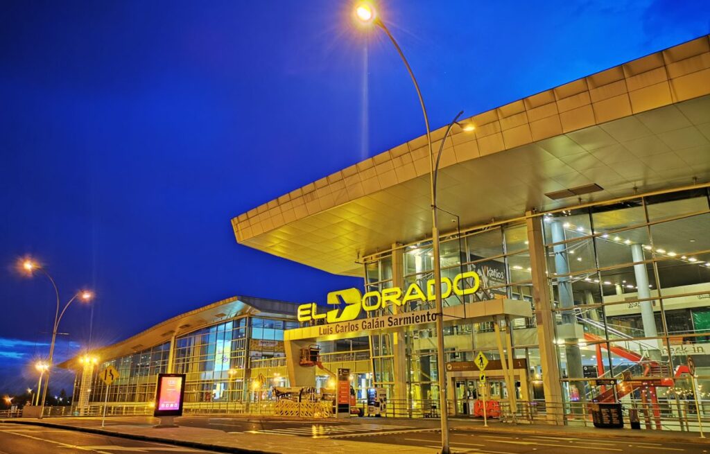 image aeropuertos Aeropuerto El Dorado Bogota Colombia 1