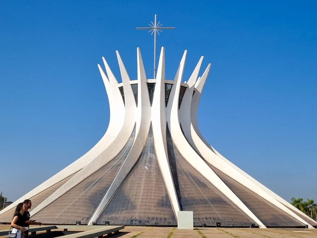 image Ruta de Oscar Niemeyer en Brasil catedral de brasilia oscar niemeyer brasil 1