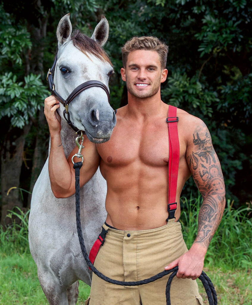 image Calendario de Bomberos de Australia 2025 PADDY Australian Firefighters HORSE Calendar 2025