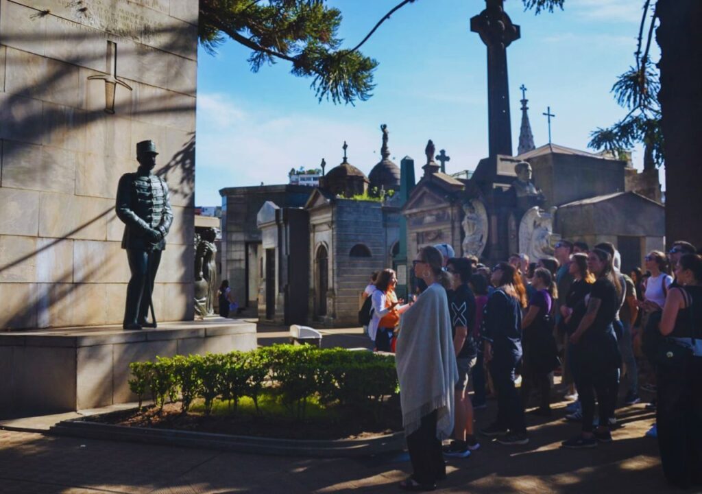 image lugares más embrujados cementerio de la recoleta 1