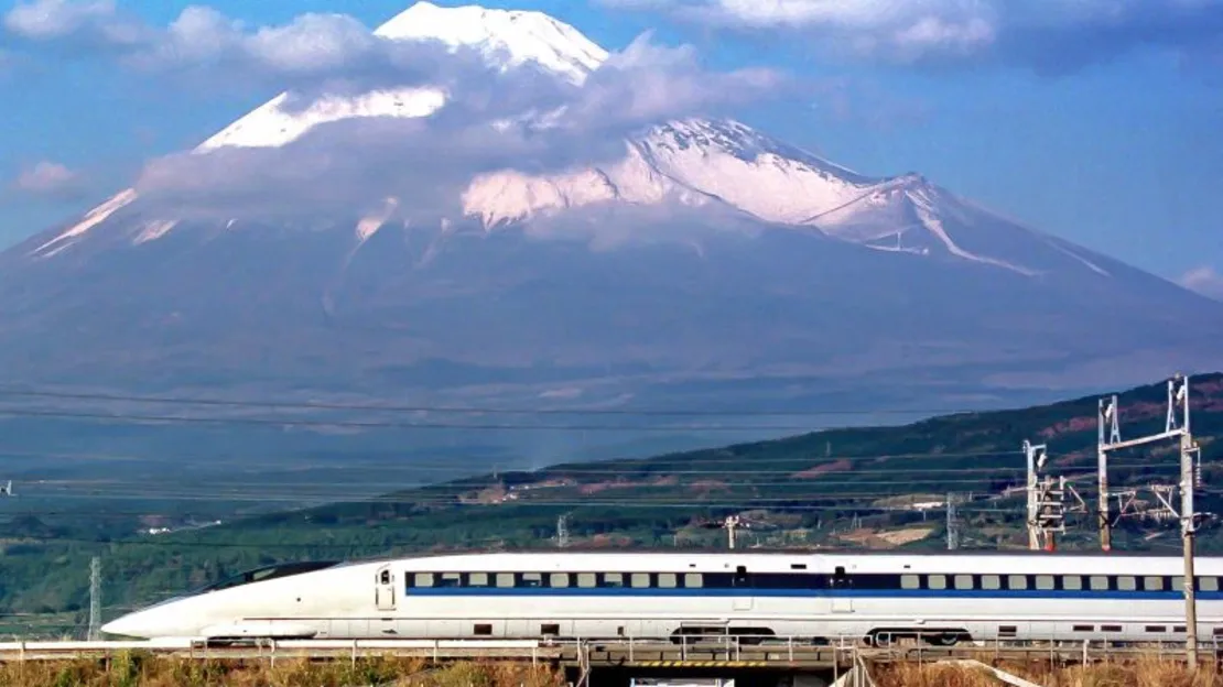 cnne-7bb98d5e-191126154941-bullet-train-fuji-afp-afp-via-getty-images-8