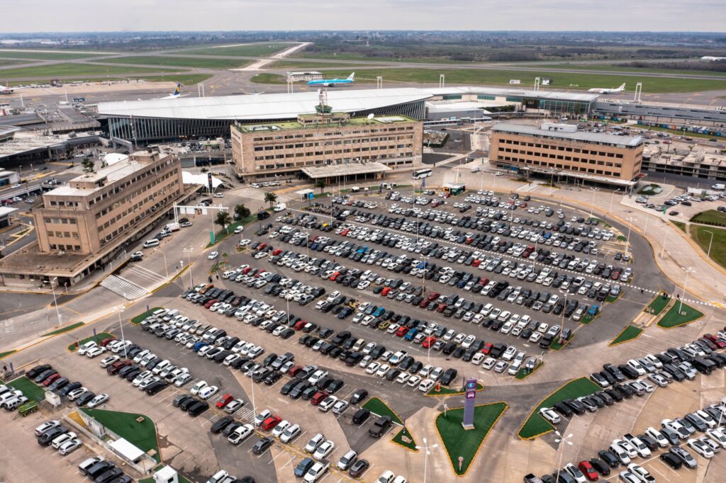 image estacionamiento del Aeropuerto Internacional de Ezeiza estacionamiento del Aeropuerto Internacional de Ezeiza 1 1