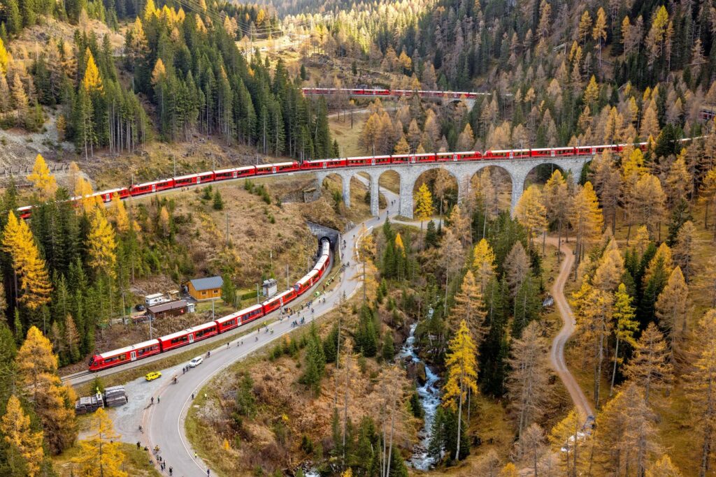 Suiza lidera en trenes: incrementos históricos en pasajeros y mejoras en infraestructura en 2024 image 1366 2000 1
