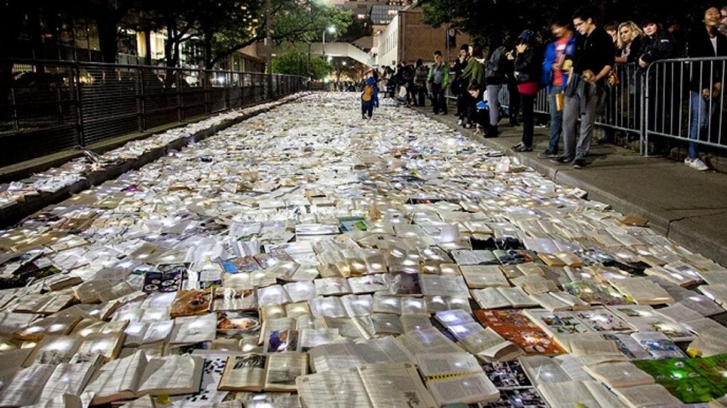 image Una calle en Canada cubierta con 10000 libros para los amantes de la lectura 1280x720 2