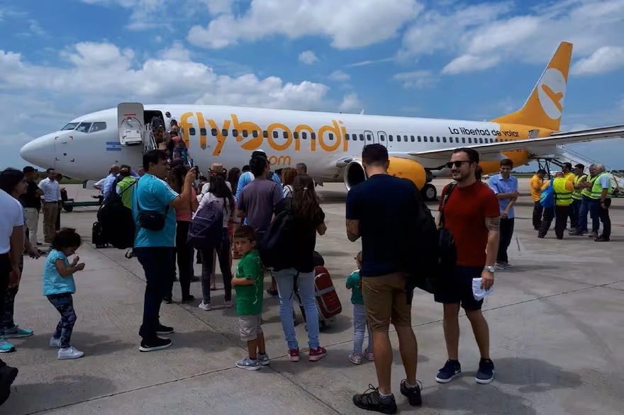 el-primer-avion-de-flybondi-nelson-partio-de-knwhf52sljhxdbm7lqdewchhzq